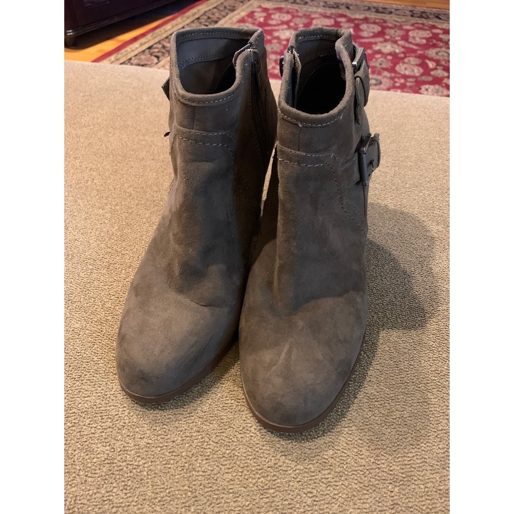 Crown Vintage Women's Size 7.5 Brown Suede Ankle Booties Boot (TD)